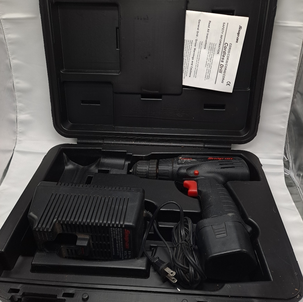 Snap On 3/8 Driver Drill 9.6v with Case, Charger, and Battery